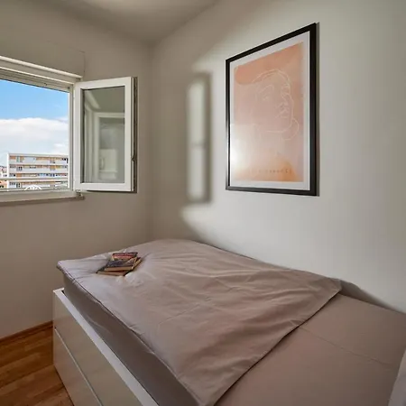 Apartamento Modern & Spacious Rooftop With Natual Sunlight Split