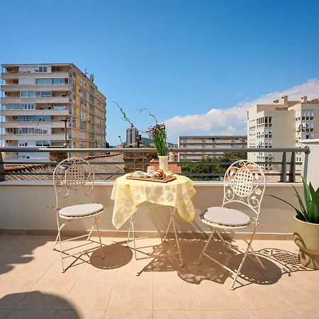 Modern & Spacious Rooftop With Natual Sunlight Lejlighed