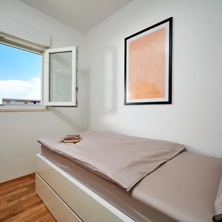 Modern & Spacious Rooftop With Natual Sunlight Lejlighed Split